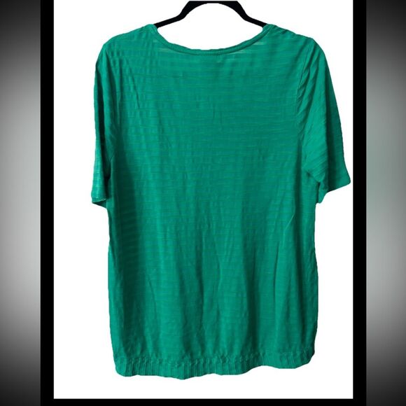 Chico’s Green Short Sleeve Top Size 1 (Medium) Lightweight Layered At Bottom Hem - Picture 2 of 6
